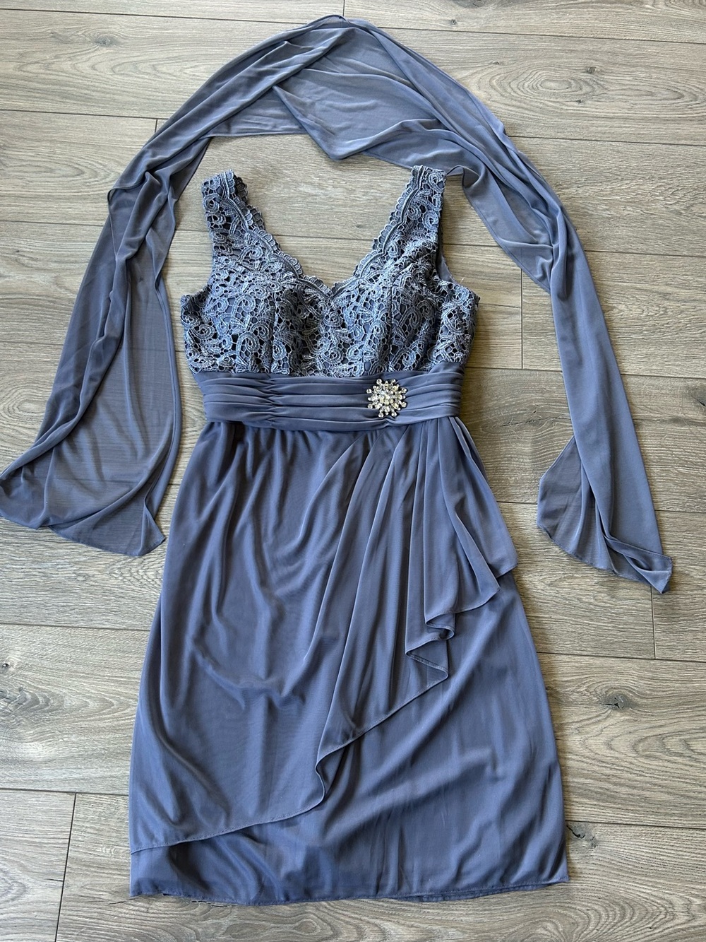 Cachet cocktail dress Blue / Gray Lace / Chiffon Size 12 New with tag
